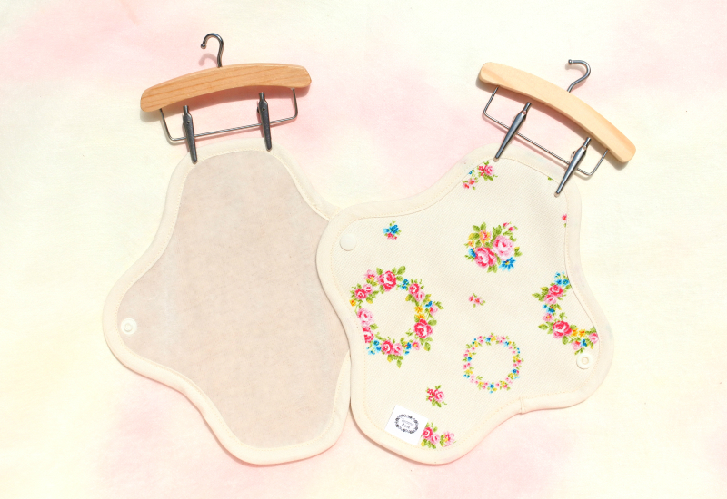 おりものライナー（十字型）２枚30％OFF　４枚42％OFF